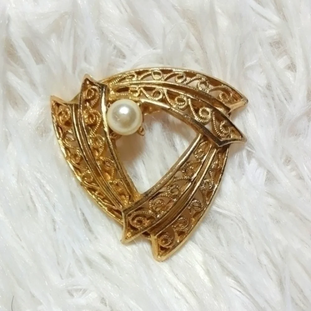 Vintage Scrolled, Pearly Bead Focal Badge Brooch Pin
